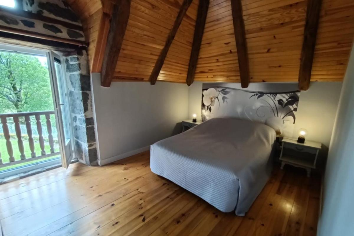 Gite 4 Personnes Dans Le Cantal Animaux Bienvenus Lascelle Exterior foto