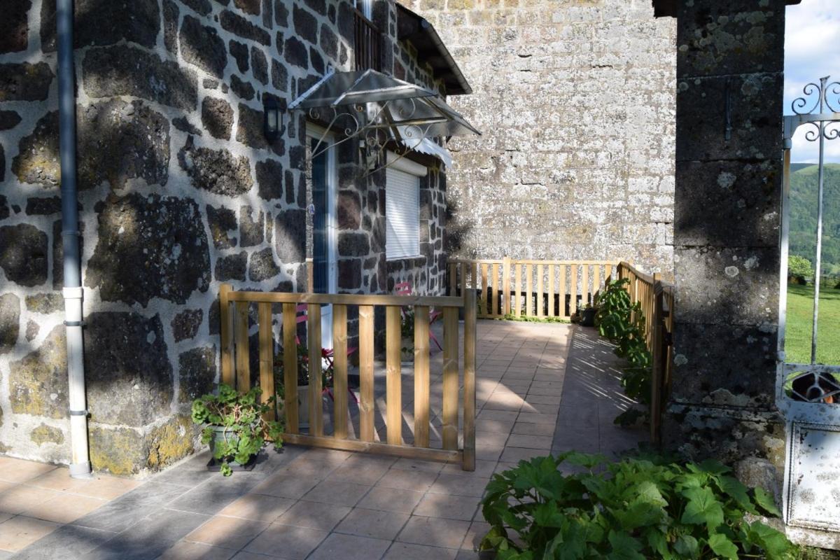 Gite 4 Personnes Dans Le Cantal Animaux Bienvenus Lascelle Exterior foto